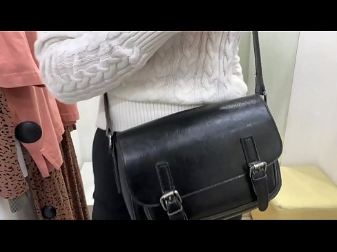 ❤️ Masturbación pública de la joven zorra FeralBerry con un consolador en el probador Putas en es.teencumpot.ru ❌️